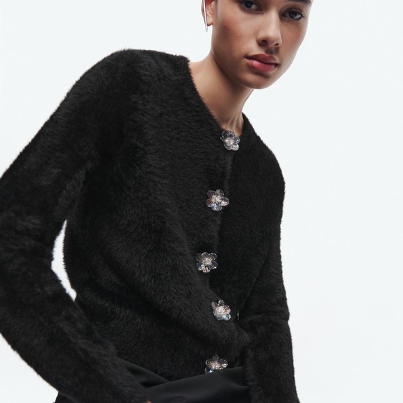 🆕 2024 ZARA FLOWER BUTTON FAUX FUR KNIT CARDIGAN - Picture 2 of 5